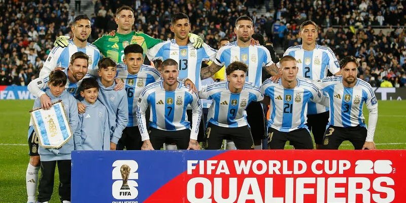 Argentina sáng cửa dẫn đầu bảng J